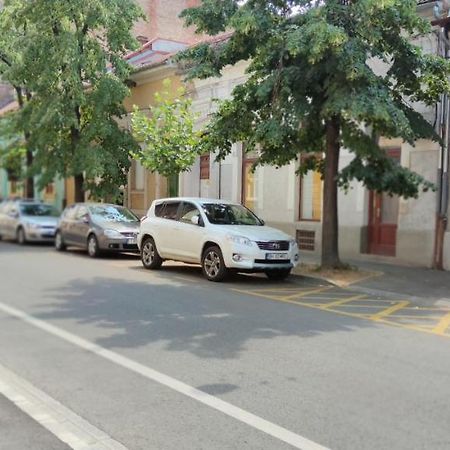 Hysteria Central Flat Oradea Extérieur photo